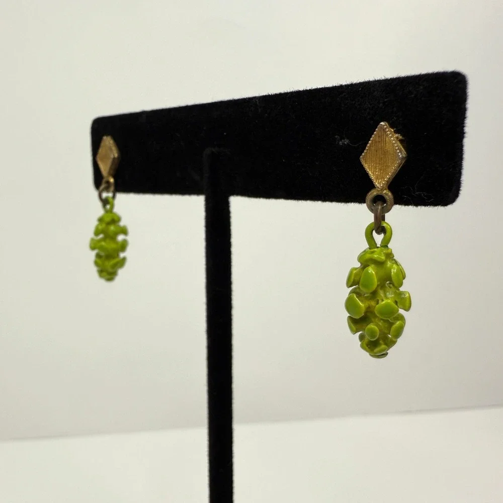 Vintage Green Pinecone Dangle Drop Earrings Gold Tone Retro Costume Jewelry